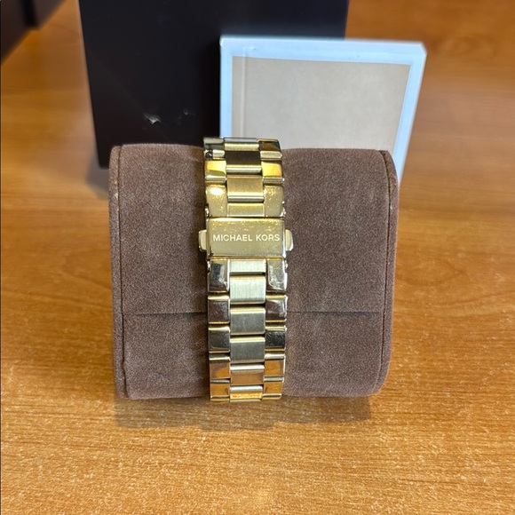 Michael Kors Gold and Blue Luxury Watch - Picture 2 of 4